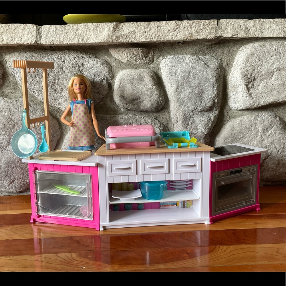 Barbie Ultimate Kitchen